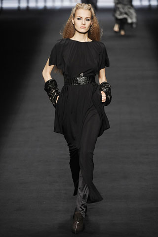 Vestido largo negro cinturon cuero negro Karl Lagerfeld